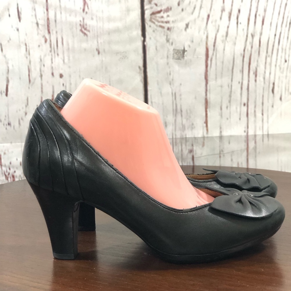 CLARK’S Classic Black Leather Mid-Heel Pumps with Bow Accent Women’s 6